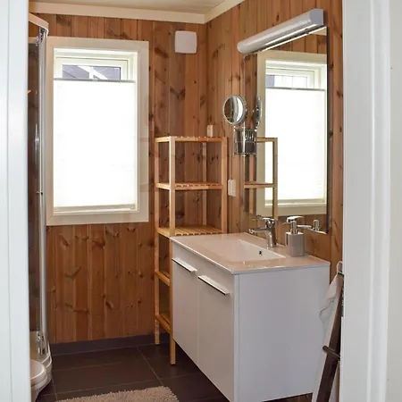 Holiday home 4 Bedroom Cozy In *