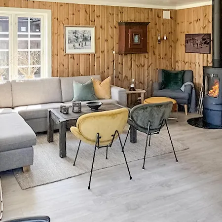4 Bedroom Cozy In Holiday home Eggedal