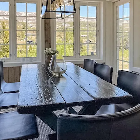 4 Bedroom Awesome In Hébergement de vacances *